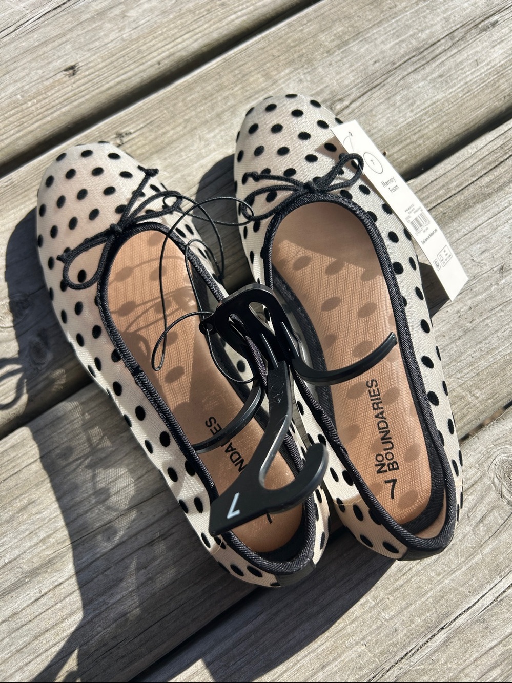 No Boundaries NWT Beige and Black Polka Dot Ballet Flats, Size 7 - Picture 2 of 5